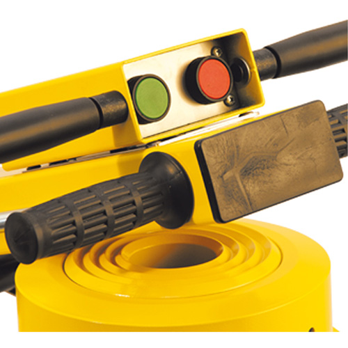 Cric Mammut, 110 tonnes, Air comprim&eacute;/hydraulique Toolneeds Inc.