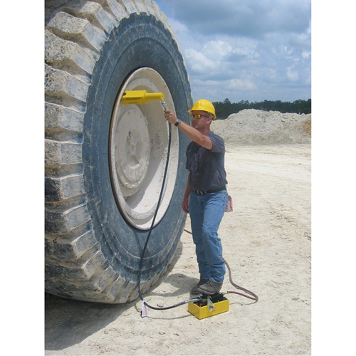 D&eacute;monte-talons hydraulique OTR Earthmover s&eacute;rie Pro Toolneeds Inc.