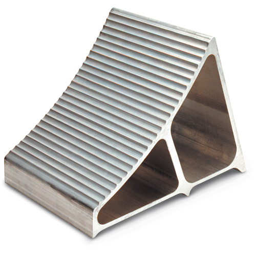 Cales-roue en aluminium, 7" la x 11-1/2" p x 8" h Toolneeds Inc.