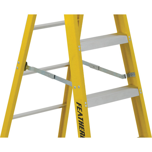 Escabeaux industriels robustes (s&eacute;rie 6900), 4', Fibre de verre, Capacit&eacute; 300 lb, Type 1A Toolneeds Inc.