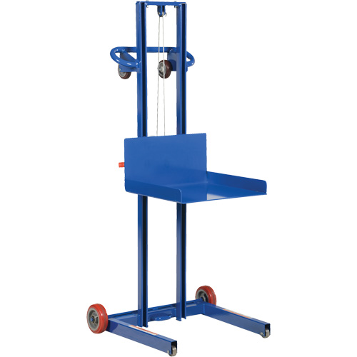 Plateforme &eacute;l&eacute;vatrice &agrave; profil bas pour charge l&eacute;g&egrave;re, M&eacute;canisme Treuil manuel, Capacit&eacute; de 400 lb, Levage max de 55" Toolneeds Inc.
