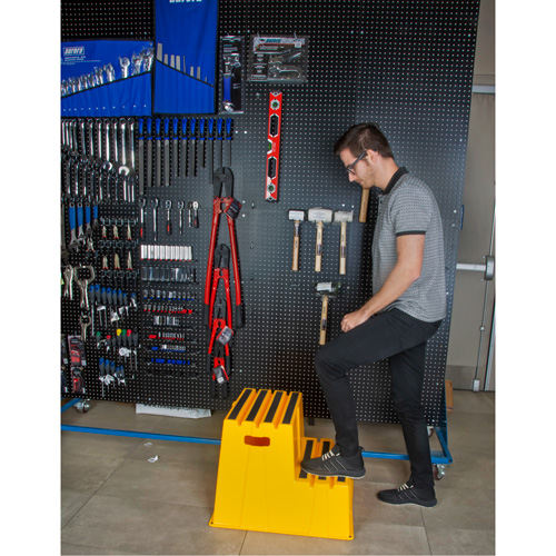 Escabeau industriel, 2 marches, 26" x 22-7/16" x Hauteur 19-11/16" Toolneeds Inc.