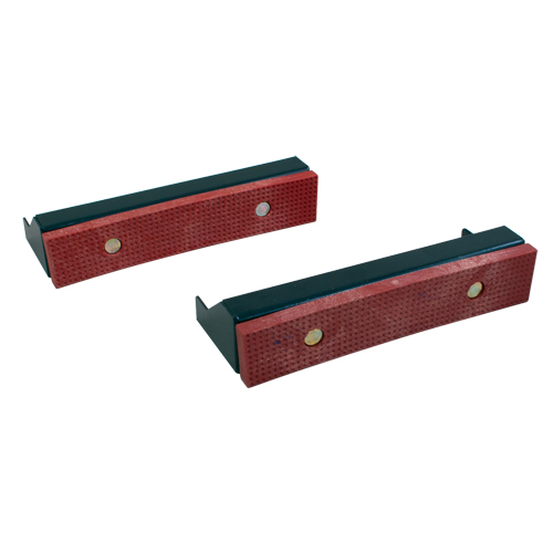 M&acirc;choires avec rev&ecirc;tements en fibre pour &eacute;tau Toolneeds Inc.