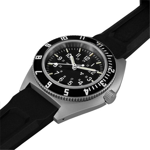 Montre Steel Navigator sur ensemble bracelet en caoutchouc noir de trois morceaux, Num&eacute;rique, &agrave; piles, 41 mm, Noir Toolneeds Inc.