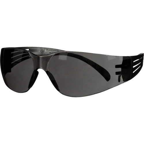 Lunettes de protection de s&eacute;rie 100 SecureFit, Lentille Gris, Antibu&eacute;e/Anti-&eacute;gratignures, ANSI Z87+/R&eacute;pond ou surpasse la norme CSA Z94.3 Toolneeds Inc.
