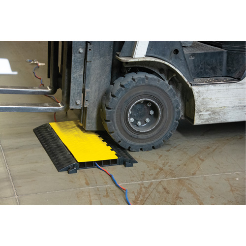 Protecteur de c&acirc;bles en polyur&eacute;thane, 5 canaux, 35,43" lo x 19,69" la x 2" h Toolneeds Inc.
