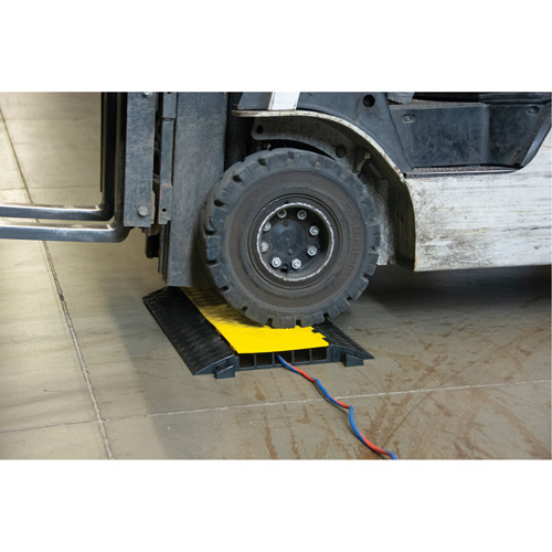 Protecteur de c&acirc;bles en polyur&eacute;thane, 5 canaux, 35,43" lo x 19,69" la x 2" h Toolneeds Inc.