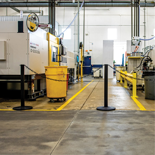 Ensemble de montants industriels avec chaîne en plastique, Hauteur de 37", Noir Toolneeds Inc.