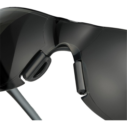 Lunettes de s&eacute;curit&eacute; Adapt Lite, Lentille Fum&eacute;e, Antibu&eacute;e/Anti-&eacute;gratignures, ANSI Z87+/R&eacute;pond ou surpasse la norme CSA Z94.3 Toolneeds Inc.