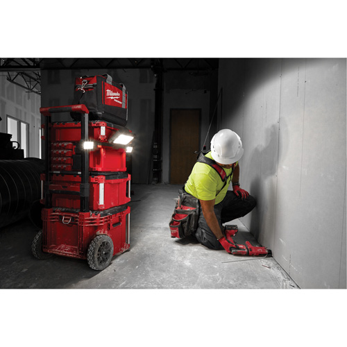 Lampe/chargeur M18 Packout, DEL, 3000 lumens Toolneeds Inc.