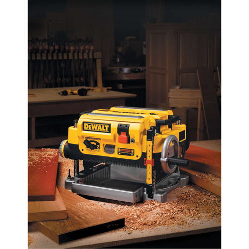 Raboteuse &agrave; deux vitesses, 19-3/4" la x 22-1/2" lo x 13-1/2" ha, 20000 tr/min Vitesse &agrave; vide Toolneeds Inc.