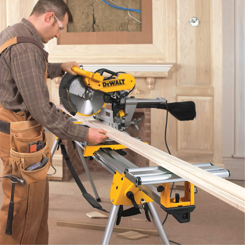 Scie &agrave; onglets combin&eacute;s coulissante &agrave; double biseau avec support Toolneeds Inc.