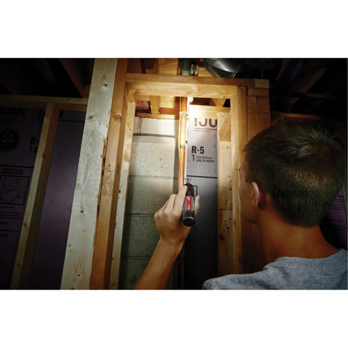 Lampe de poche compacte compatible USB, DEL, 800 lumens, Piles Rechargeable Toolneeds Inc.