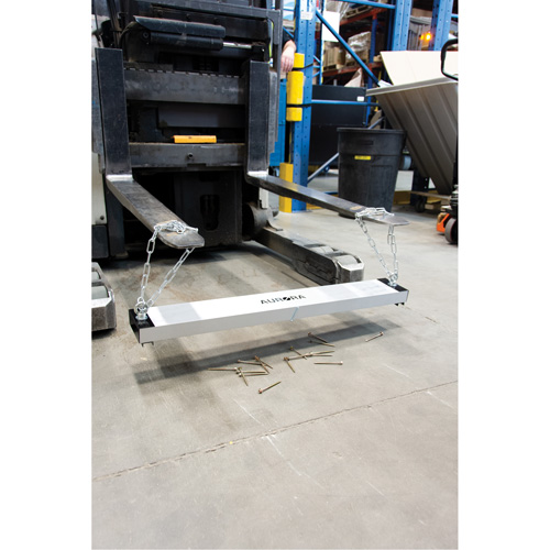 Balais de cour magn&eacute;tique, 36" la Toolneeds Inc.