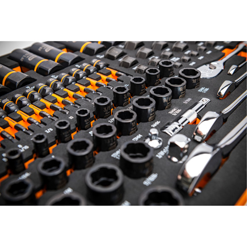 Jeu d'outils pour m&eacute;canicien Bolt Biter dans un plateau de rangement en mousse 97 mcx Toolneeds Inc.