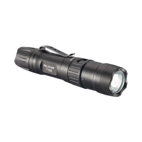 Lampe de poche tactique 7100, DEL, 695 lumens, Piles AA Toolneeds Inc.