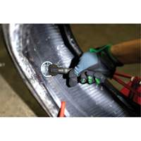 Outil robuste de roulage pour r&eacute;paration de pneus avec roulette &agrave; patch en acier Toolneeds Inc.