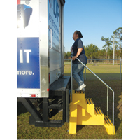 Escabeau industriel, 4 marches, 43" x 22-1/2" x Hauteur 66" Toolneeds Inc.