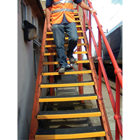 Rebords de marches antid&eacute;rapants Safestep, 13,5" la x 48" lo, Noir & jaune Toolneeds Inc.