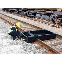 Berme Ultra-Track Berm, Capacit&eacute; 144 gal. US, 4' la x 6' lo x 12" h, Paroi en mousse Toolneeds Inc.