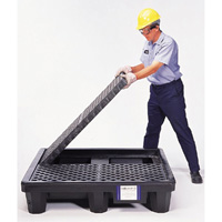 Ultra-Spill Pallet mod&egrave;le &eacute;conomique, 4 barils, Capacit&eacute; de d&eacute;versement 66 gal. US, 53" x 53" x 11,8" Toolneeds Inc.