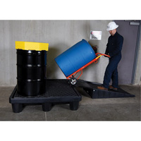 Ultra-Spill Pallet mod&egrave;le &eacute;conomique, 4 barils, Capacit&eacute; de d&eacute;versement 66 gal. US, 53" x 53" x 11,8" Toolneeds Inc.
