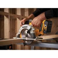 Ensemble de scie circulaire &agrave; moteur sans balai sans fil Max*, 6-1/2", 20 V Toolneeds Inc.