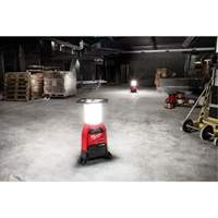 Lampe de chantier M18 Radius et chargeur avec One-Key, DEL, 4800/9000/2500 lumens, Boîtier en Plastique Toolneeds Inc.